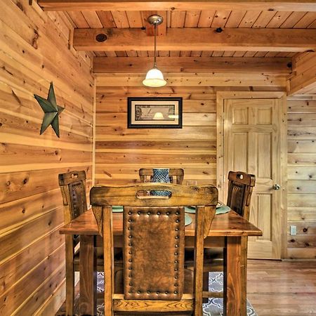 Romantic Cabin With Hot Tub In Pigeon Forge! Екстер'єр фото