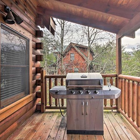 Romantic Cabin With Hot Tub In Pigeon Forge! Екстер'єр фото