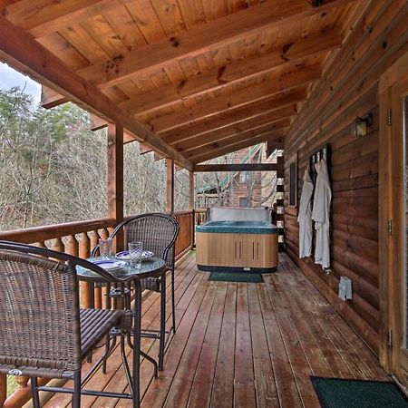 Romantic Cabin With Hot Tub In Pigeon Forge! Екстер'єр фото