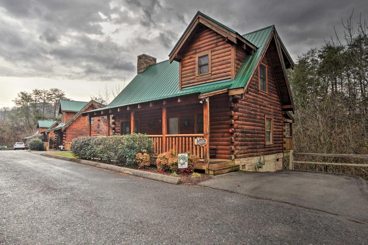 Romantic Cabin With Hot Tub In Pigeon Forge! Екстер'єр фото