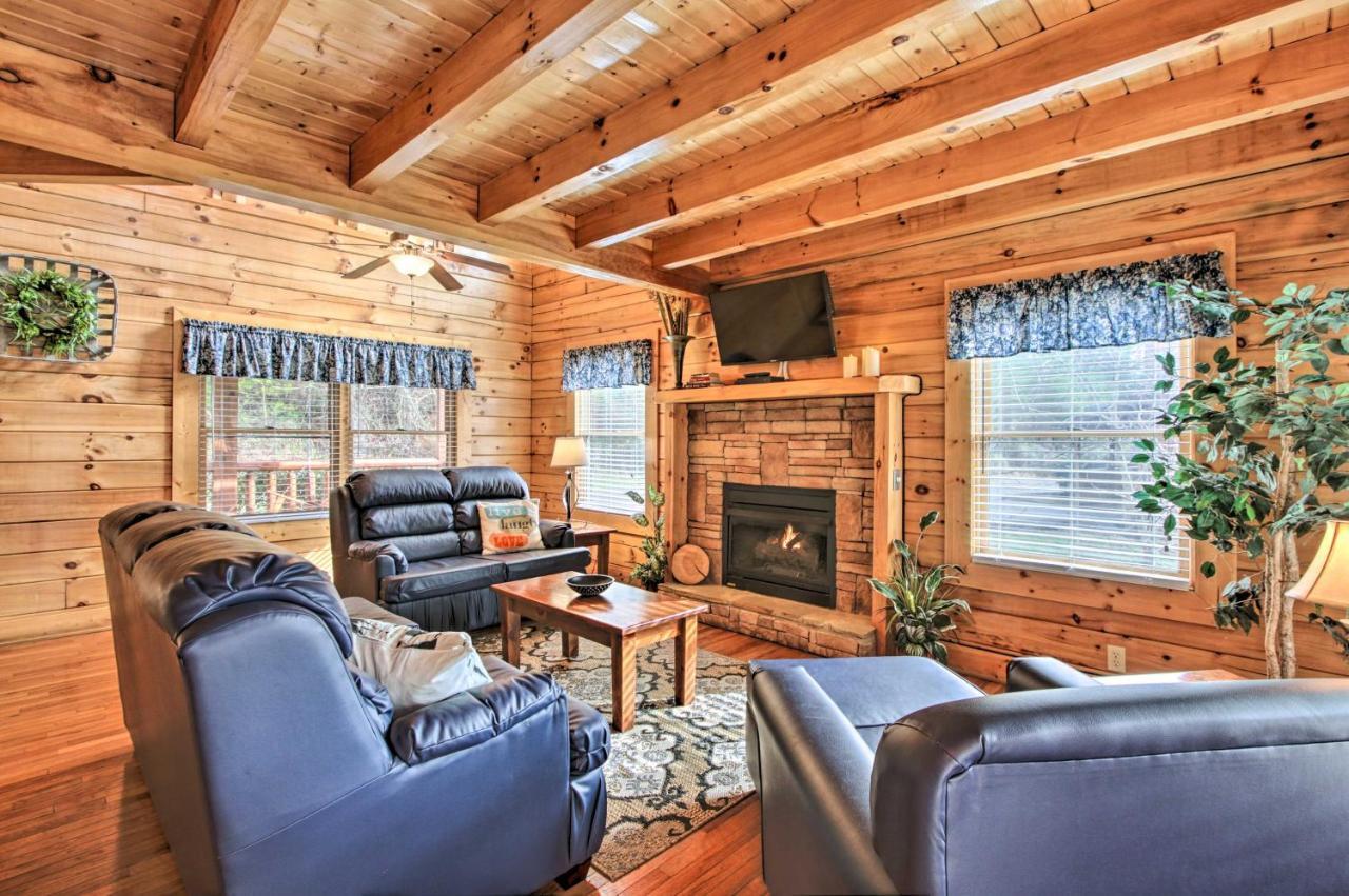 Romantic Cabin With Hot Tub In Pigeon Forge! Екстер'єр фото