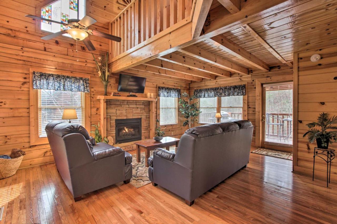 Romantic Cabin With Hot Tub In Pigeon Forge! Екстер'єр фото