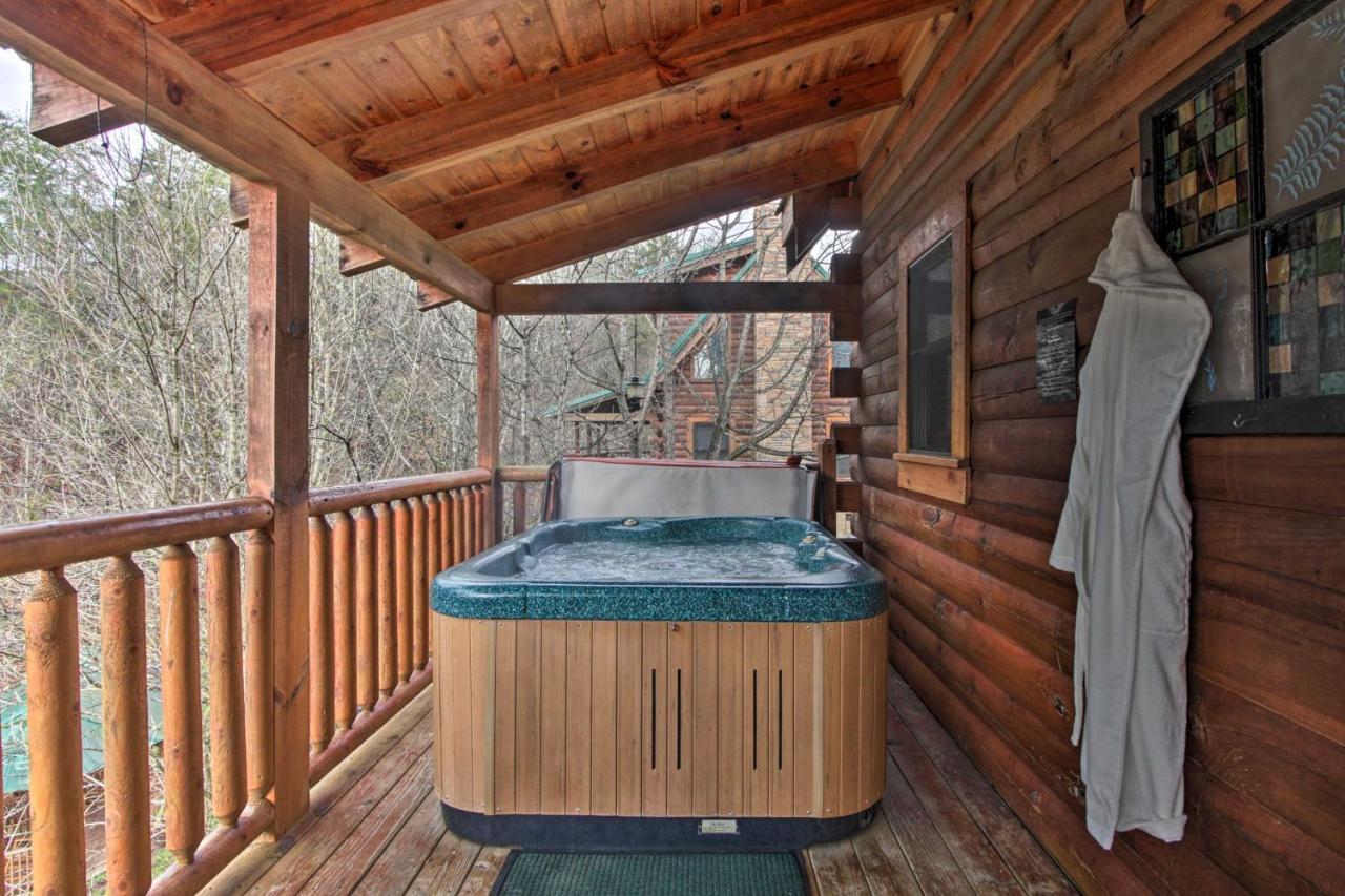 Romantic Cabin With Hot Tub In Pigeon Forge! Екстер'єр фото