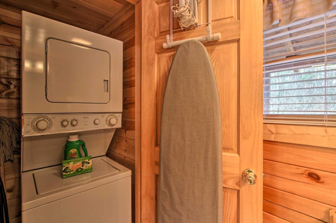 Romantic Cabin With Hot Tub In Pigeon Forge! Екстер'єр фото