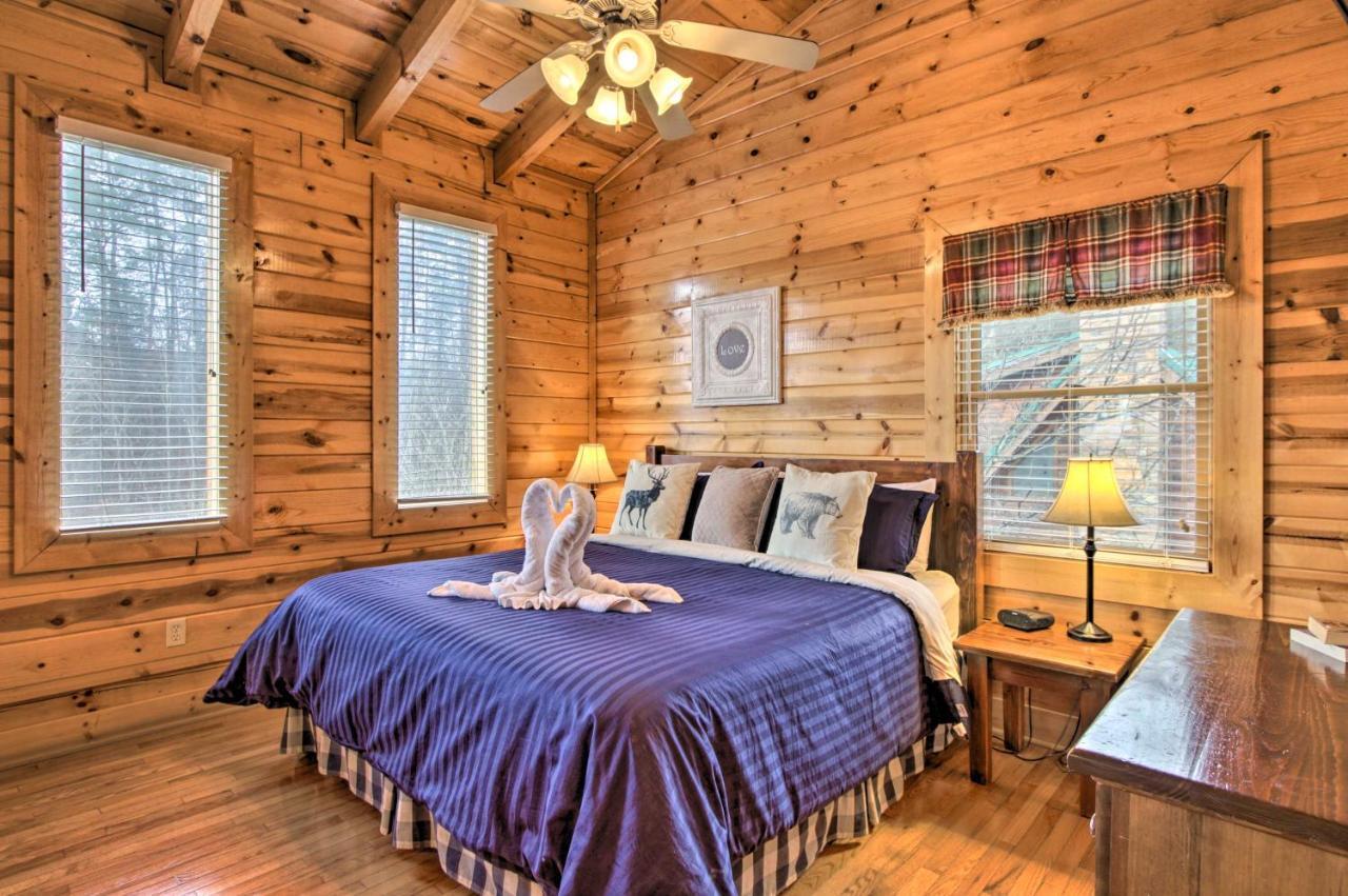Romantic Cabin With Hot Tub In Pigeon Forge! Екстер'єр фото