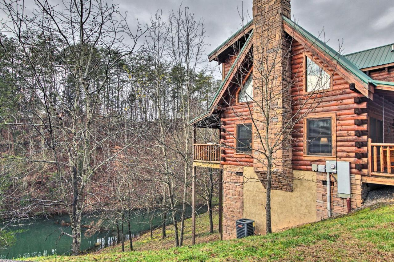 Romantic Cabin With Hot Tub In Pigeon Forge! Екстер'єр фото